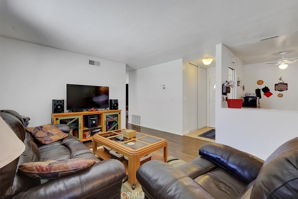 7048 Kilkenny Dr Property Photo 6