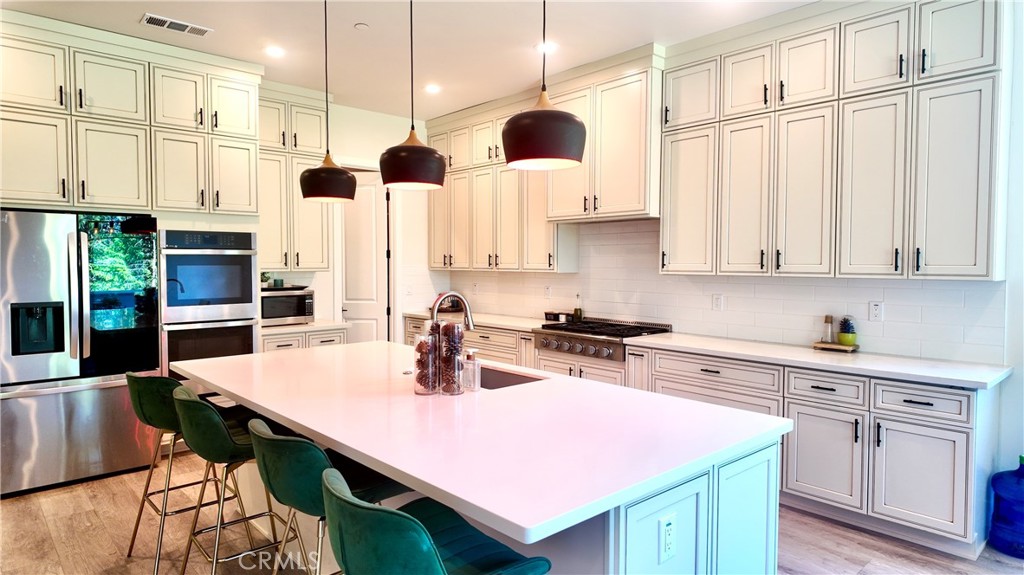 6639 Creekside Property Photo 4