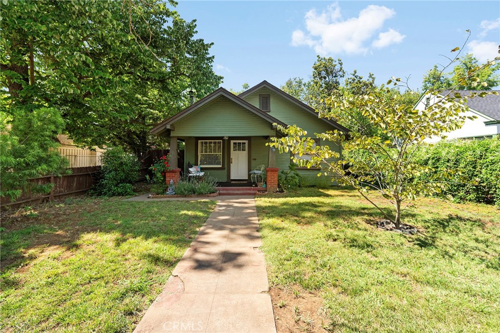 1178 E 8th Street Property Photo 1