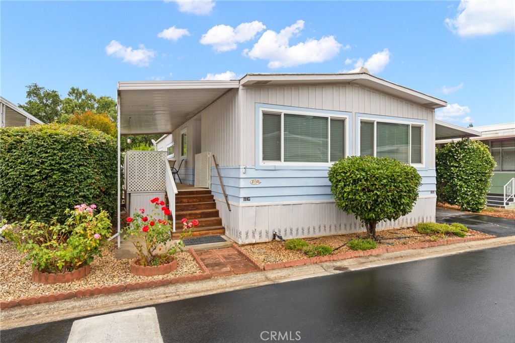 982 E Lassen Avenue 20 Property Photo 2