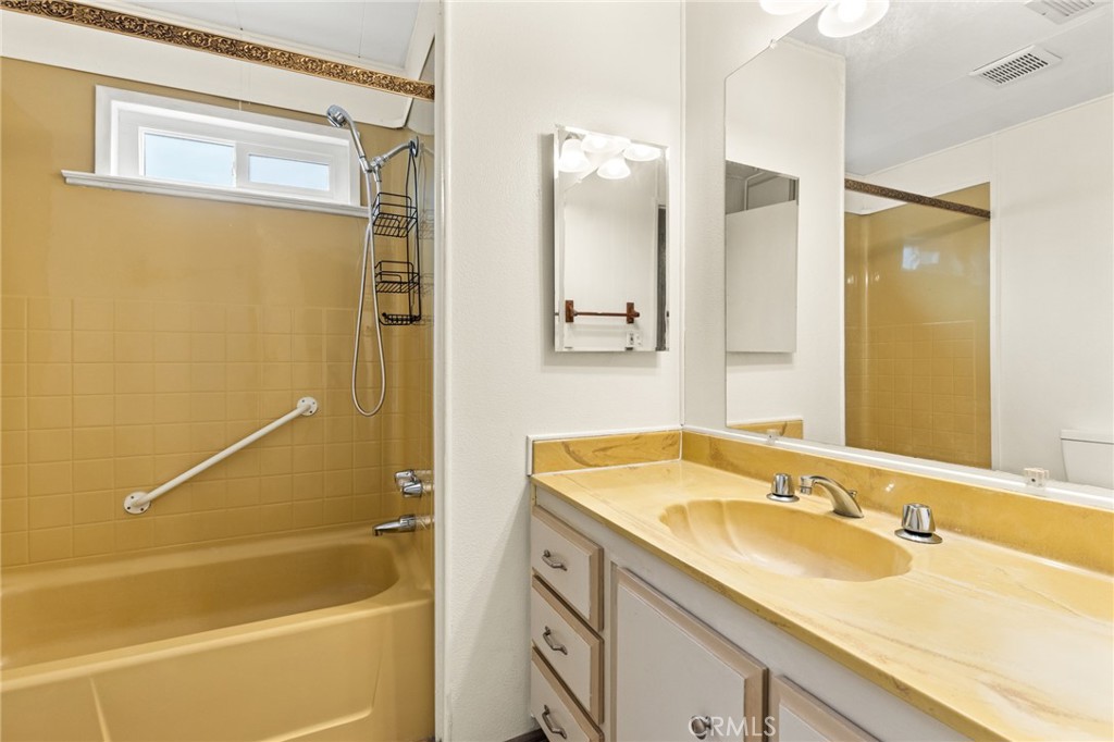 982 E Lassen Avenue 20 Property Photo 8