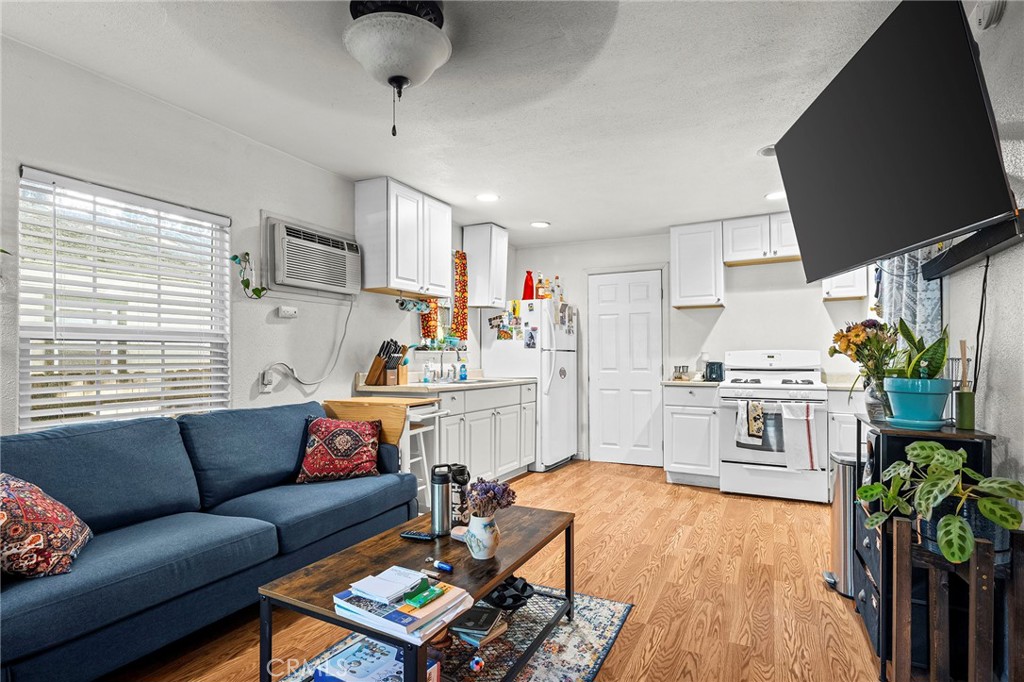 1130 Hazel Street Property Photo 6