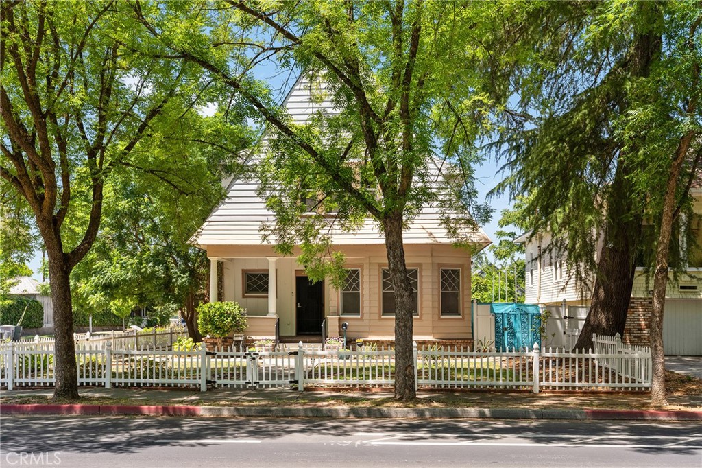 1126 Montgomery Property Photo 1