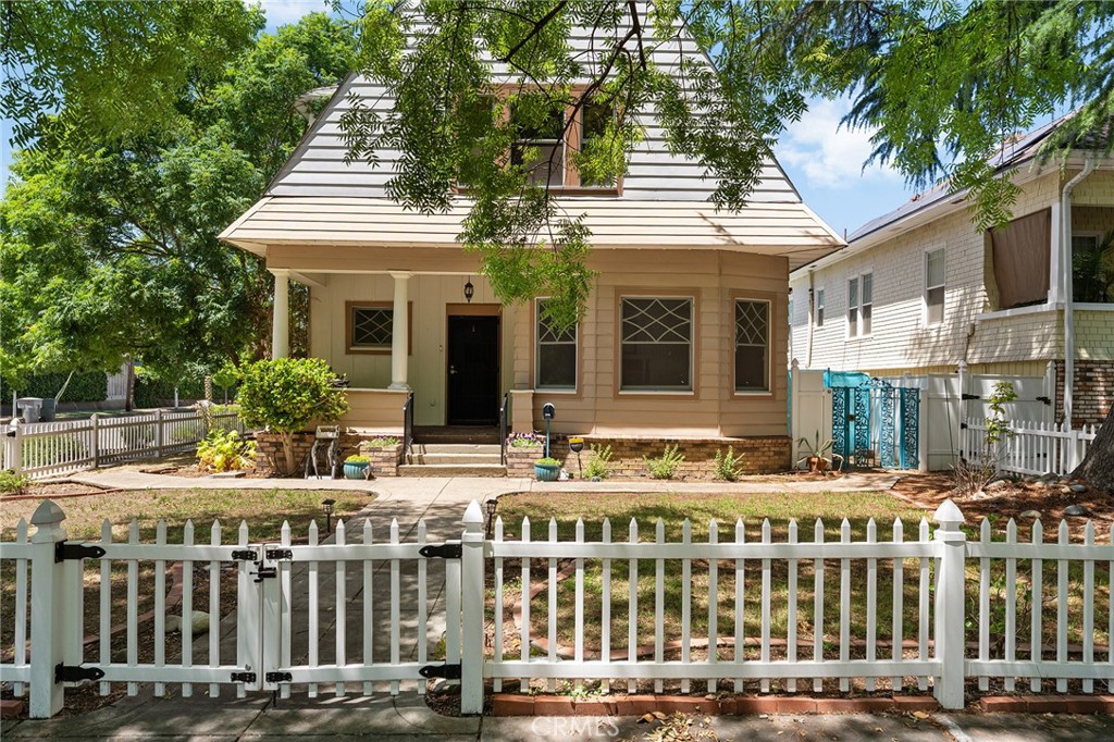 1126 Montgomery Property Photo 3