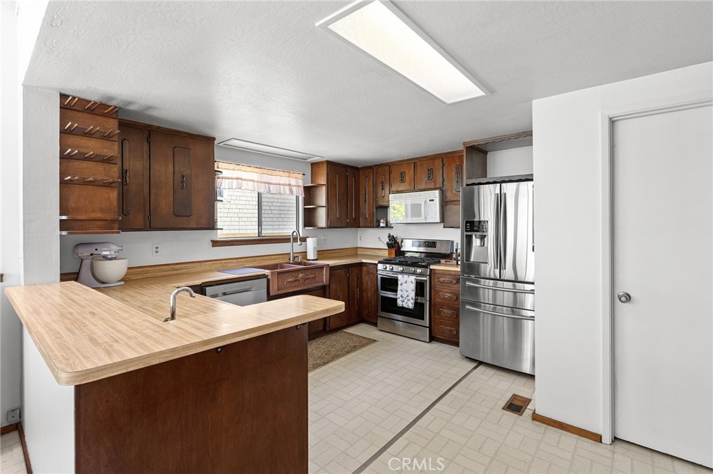 1126 Montgomery Property Photo 12