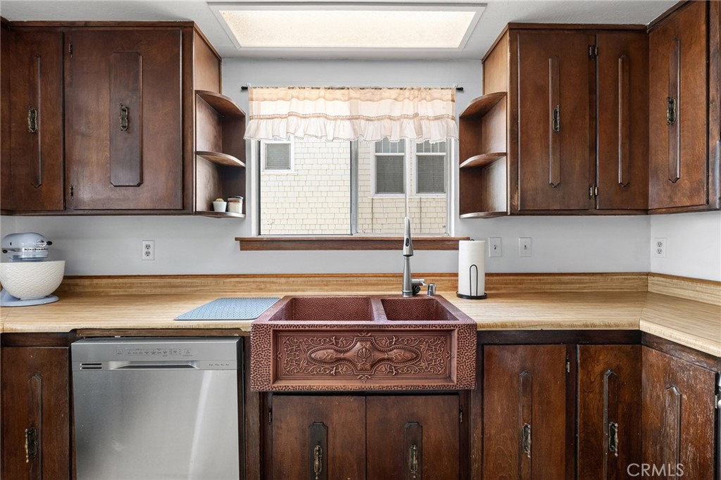 1126 Montgomery Property Photo 14