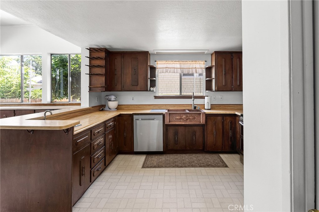 1126 Montgomery Property Photo 15