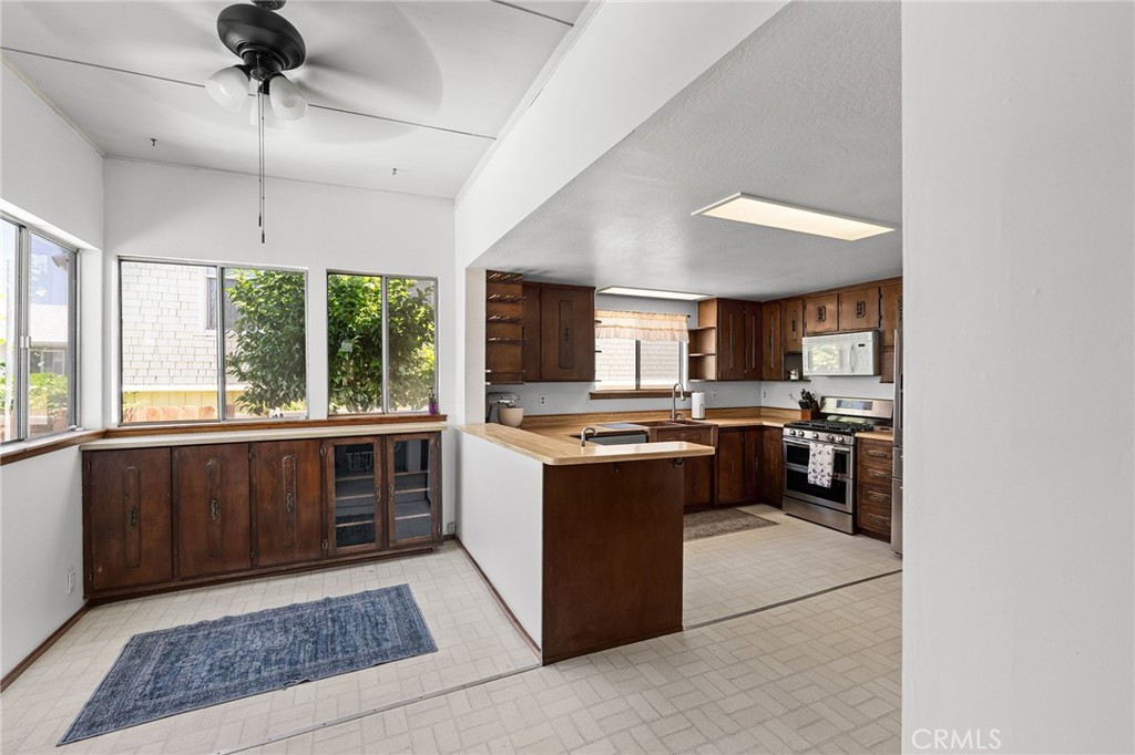 1126 Montgomery Property Photo 16