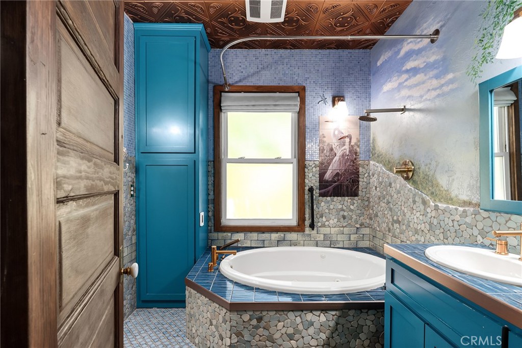 1126 Montgomery Property Photo 27