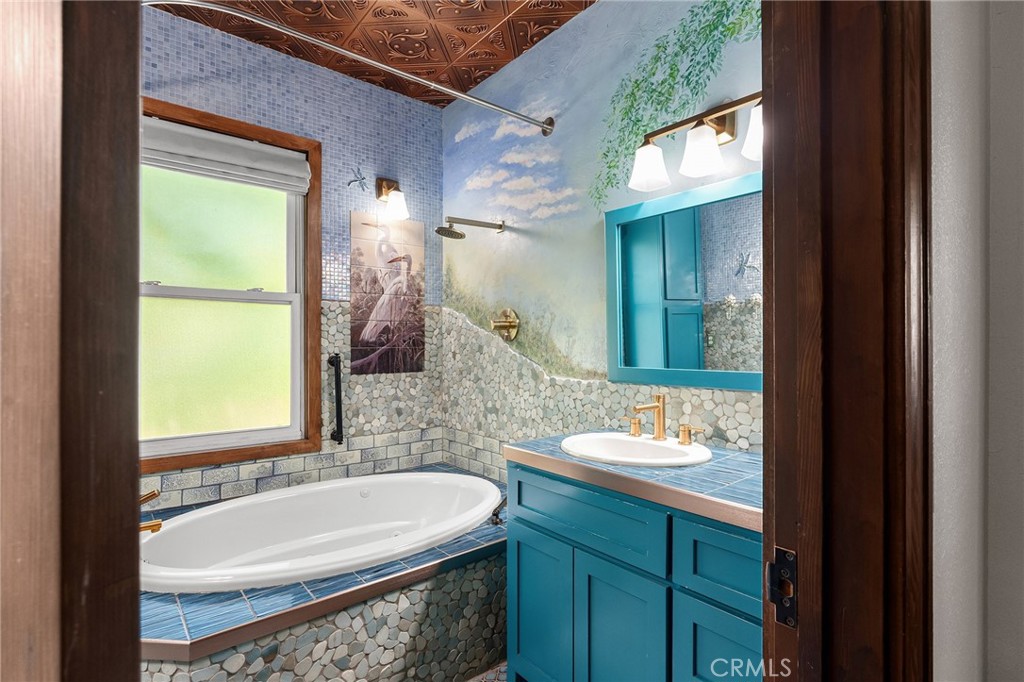 1126 Montgomery Property Photo 28