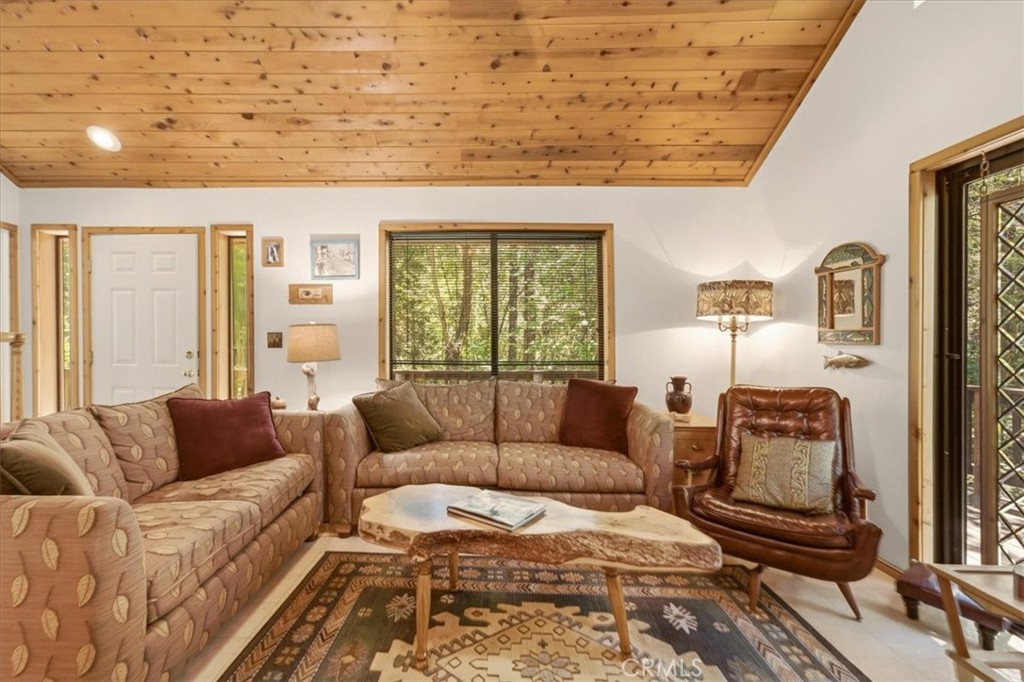 20929 Fall Creek Rd Property Photo 12