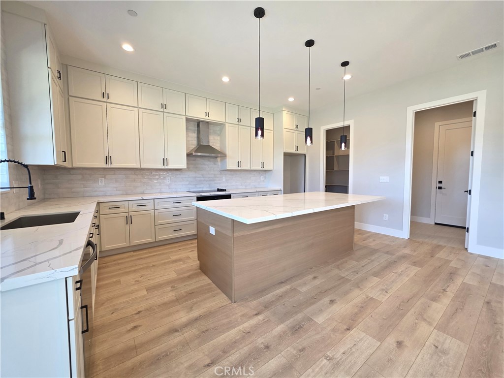 1 Stepping Stone Ct Property Photo 2