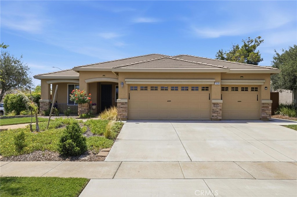 5526 Turnberry Property Photo 1