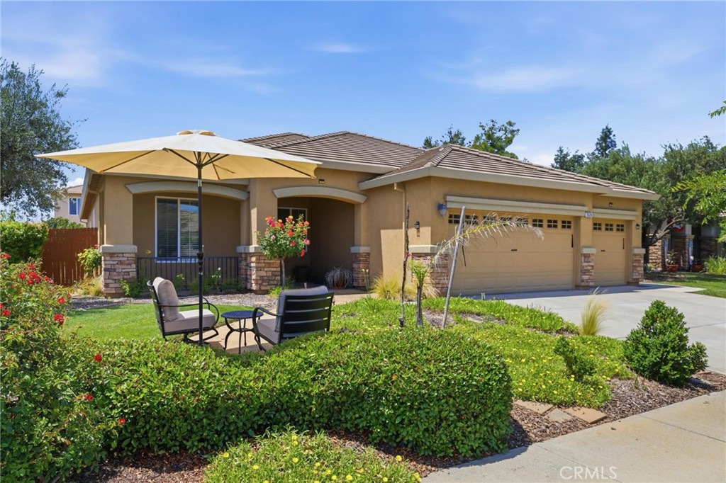5526 Turnberry Property Photo 2