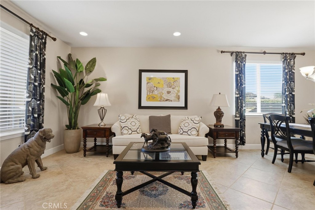 5526 Turnberry Property Photo 6