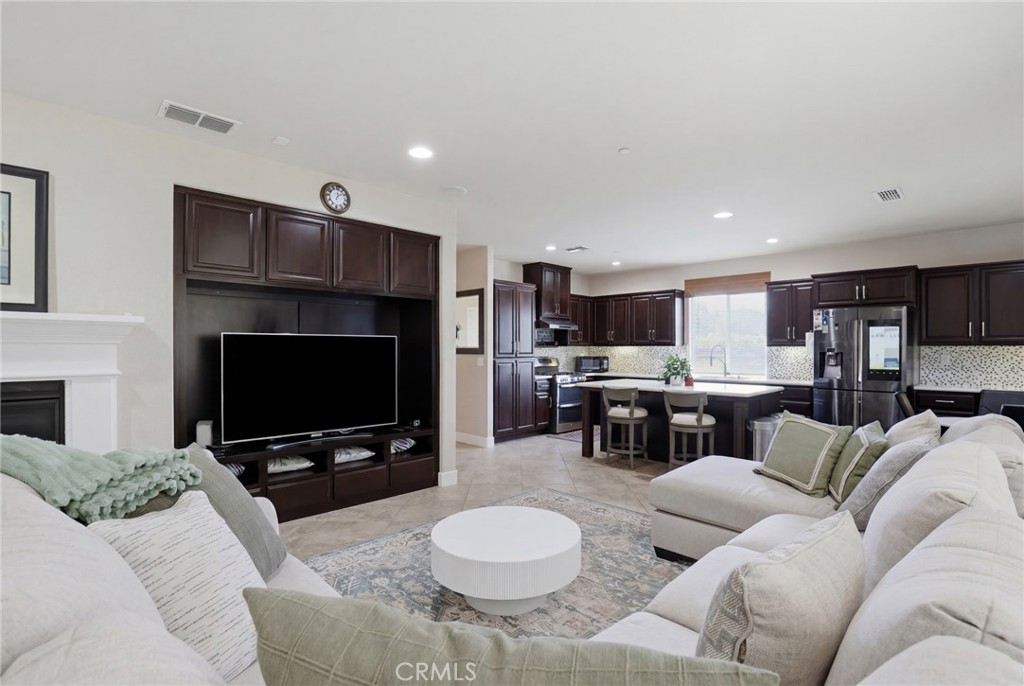 5526 Turnberry Property Photo 10