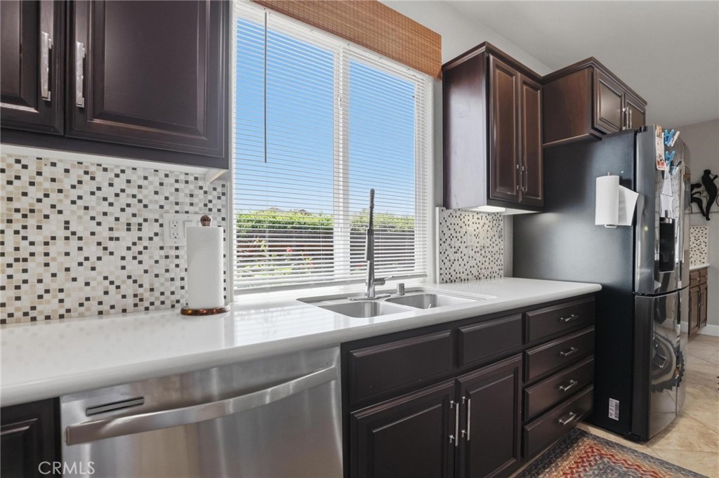 5526 Turnberry Property Photo 12