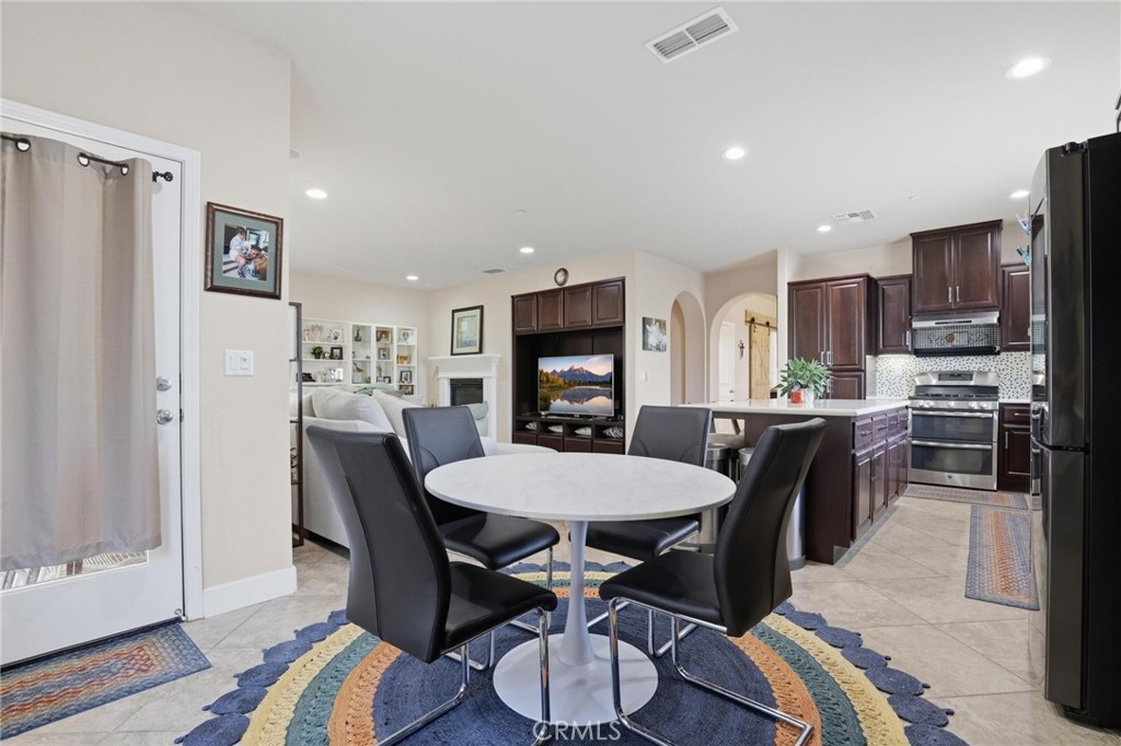 5526 Turnberry Property Photo 15