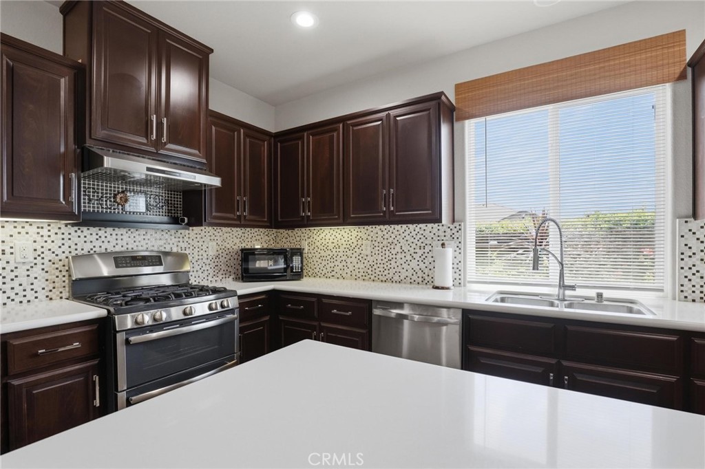 5526 Turnberry Property Photo 16