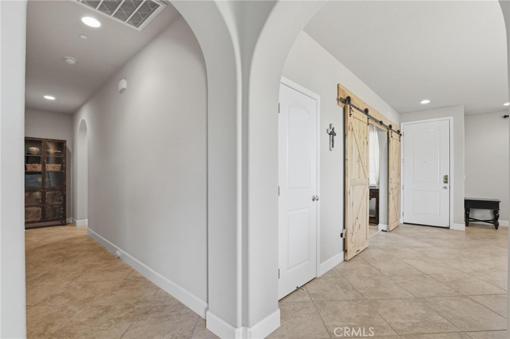 5526 Turnberry Property Photo 22