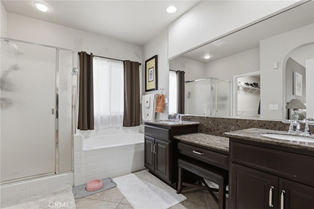 5526 Turnberry Property Photo 32