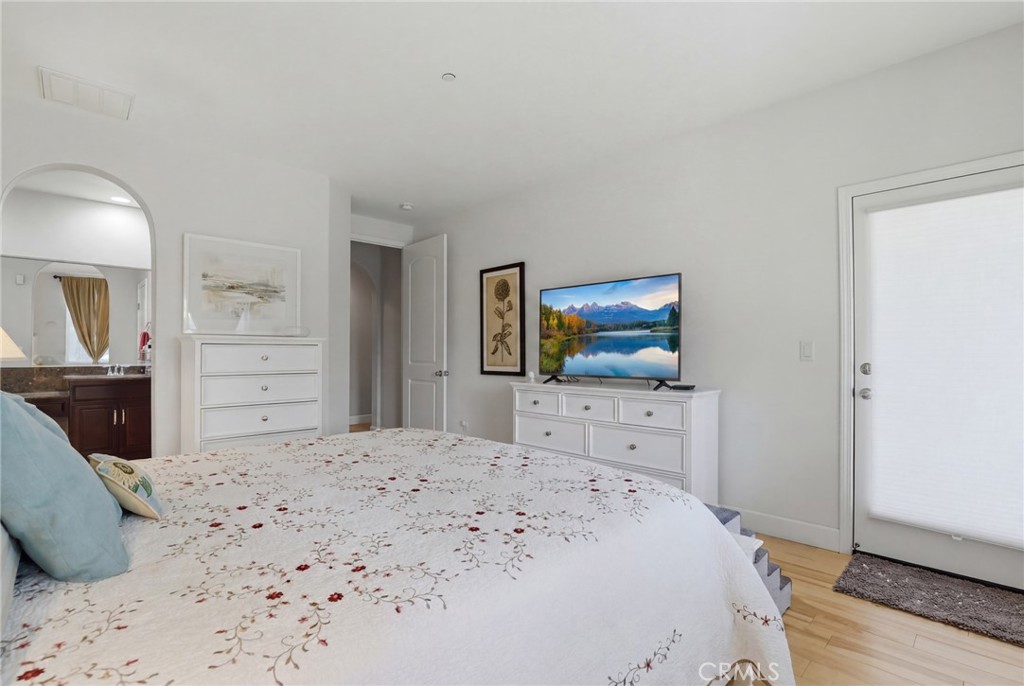 5526 Turnberry Property Photo 37