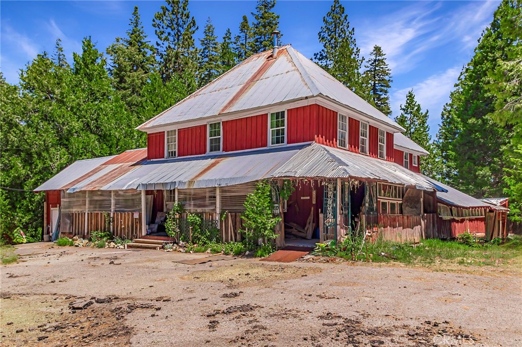 18727 Skyway Property Photo 3