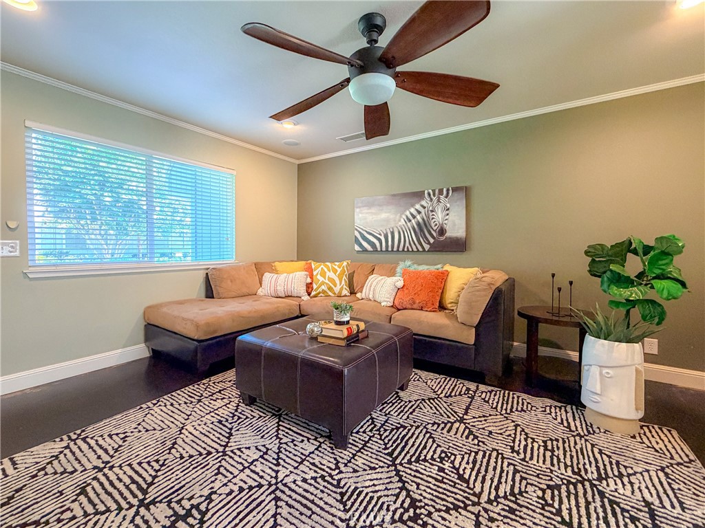 1103 Downing Property Photo 3