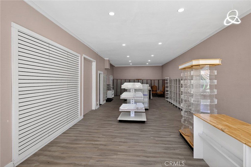 118 S Broadway Property Photo 4