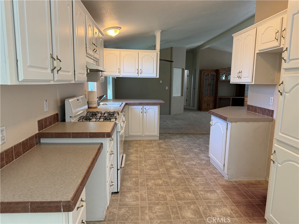 22576 Finnell Ave Property Photo 4