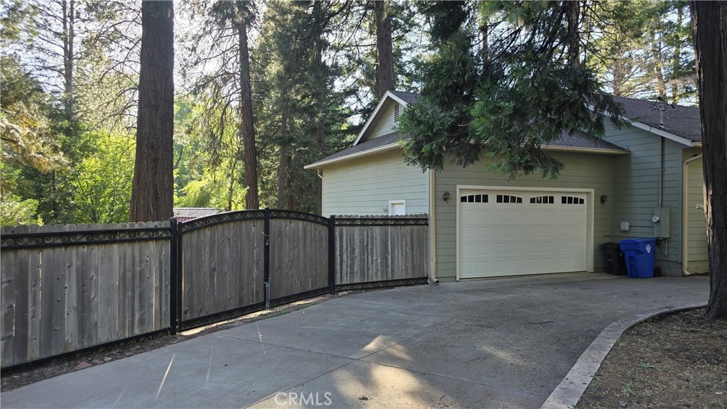 14607 Holmwood Property Photo 2