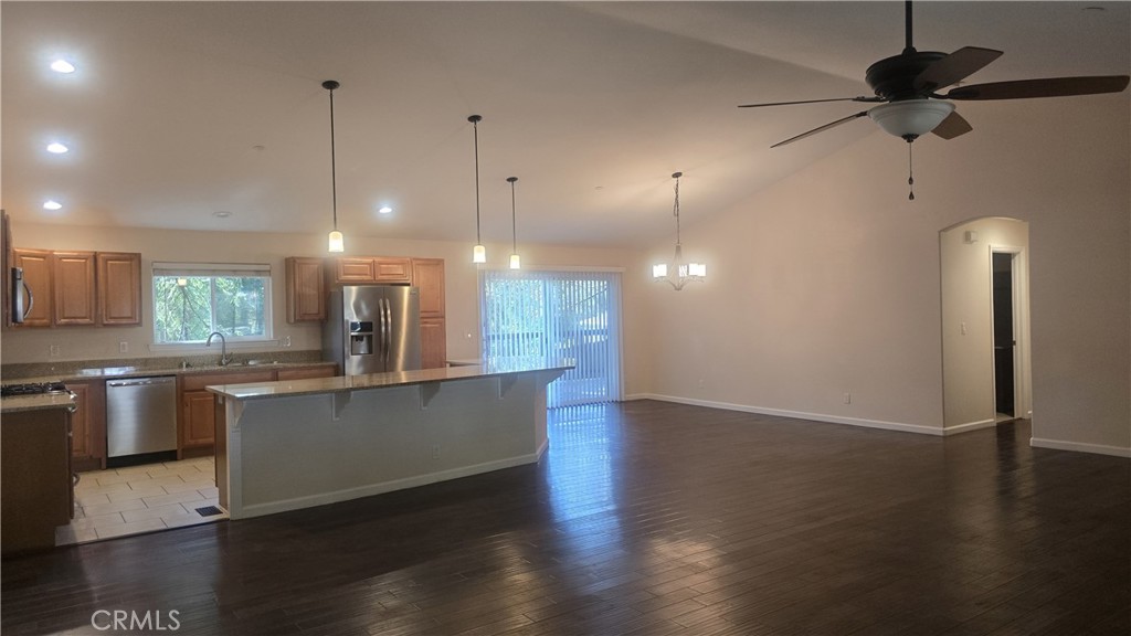 14607 Holmwood Property Photo 8