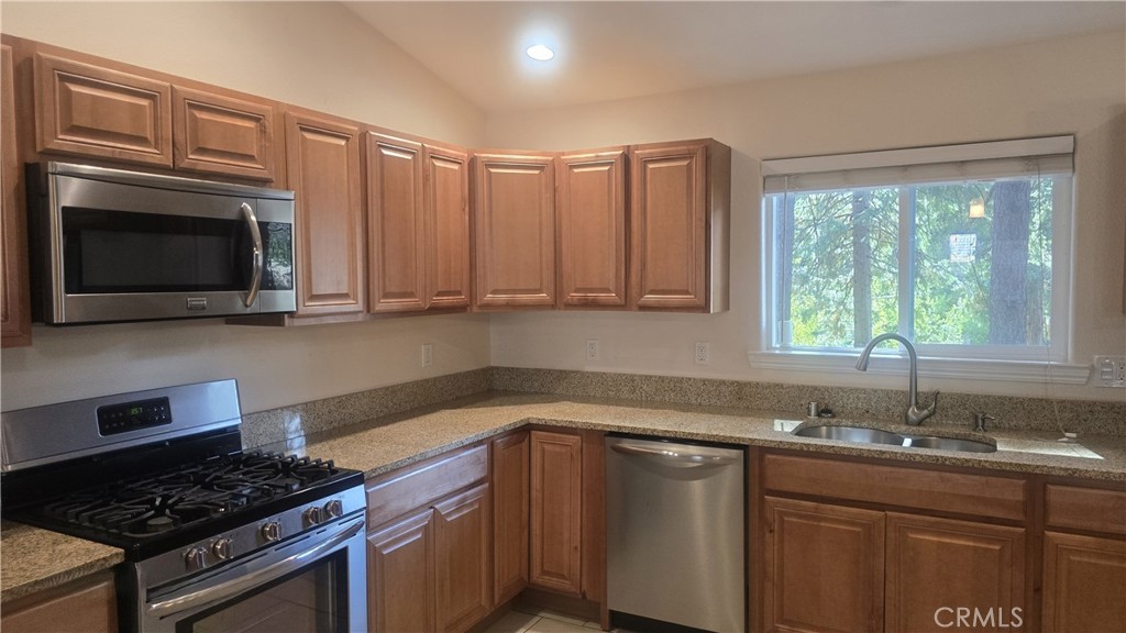 14607 Holmwood Property Photo 11