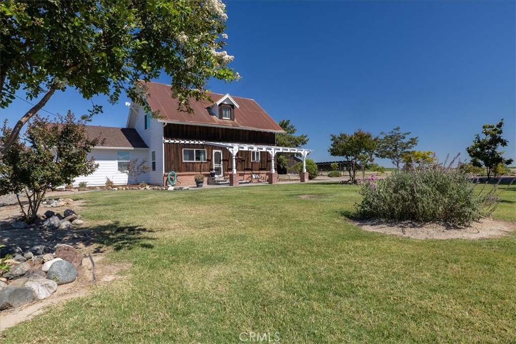 1762 County Road R Property Photo 2