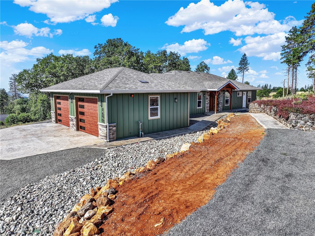 1690 Bend Lane Property Photo 4