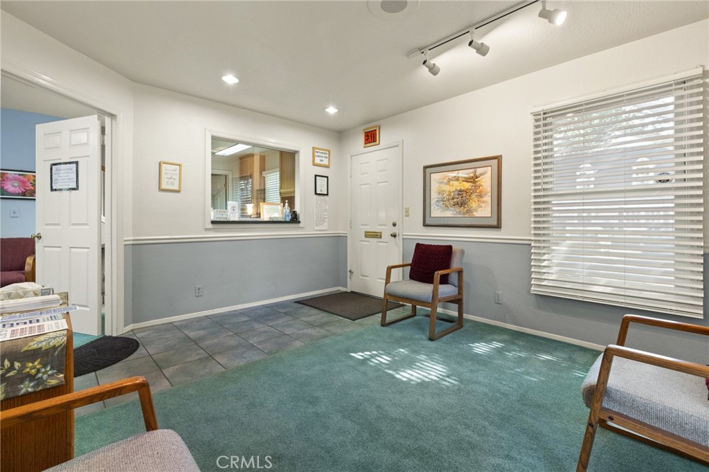 9 Williamsburg Property Photo 4
