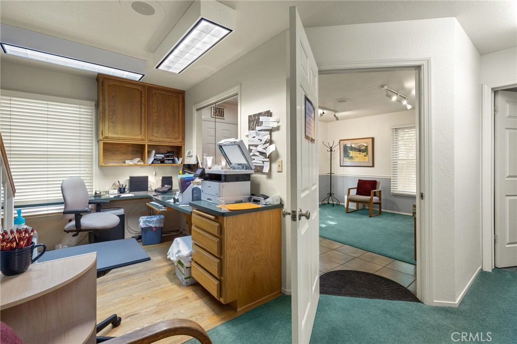 9 Williamsburg Property Photo 5