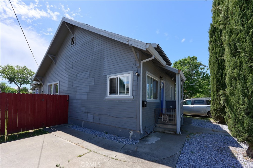 2434 Archer Property Photo 5