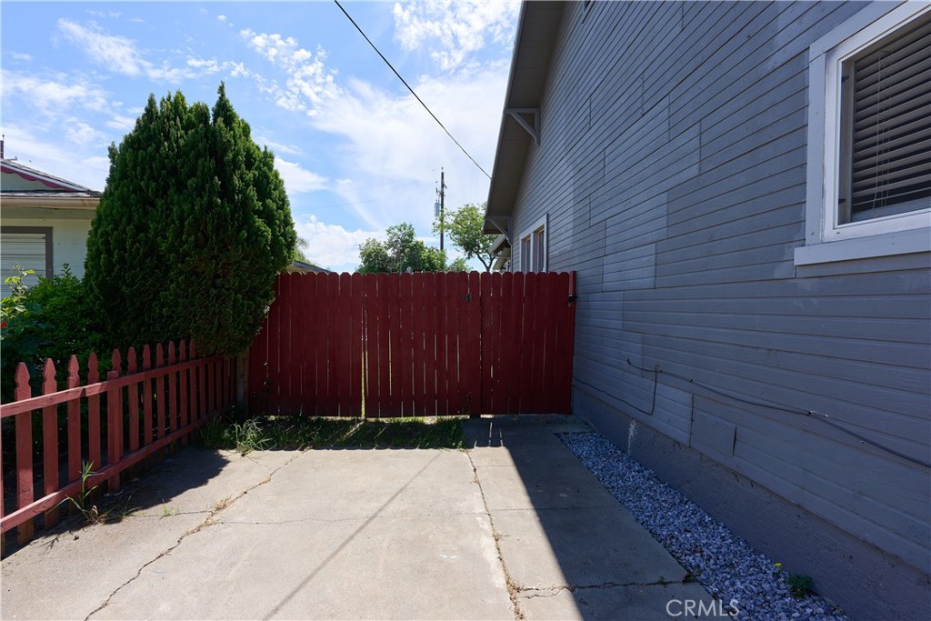 2434 Archer Property Photo 6