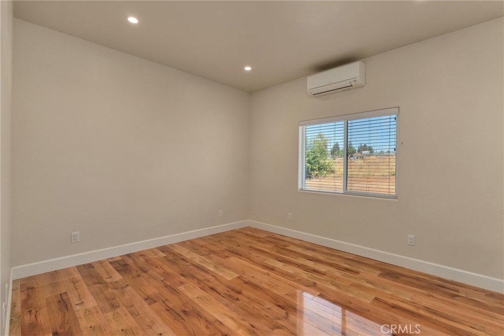 5522 Clark Property Photo 11