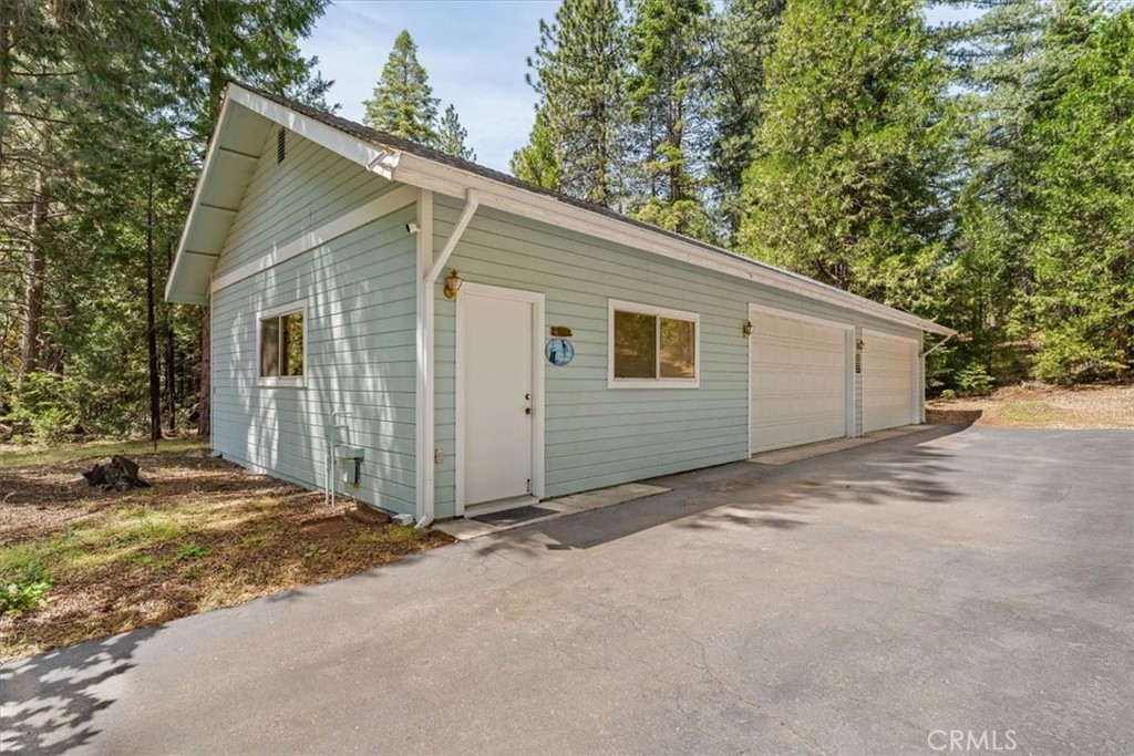 521 Pony Trail Property Photo 4