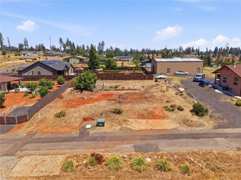 6122 Lois Property Photo 3
