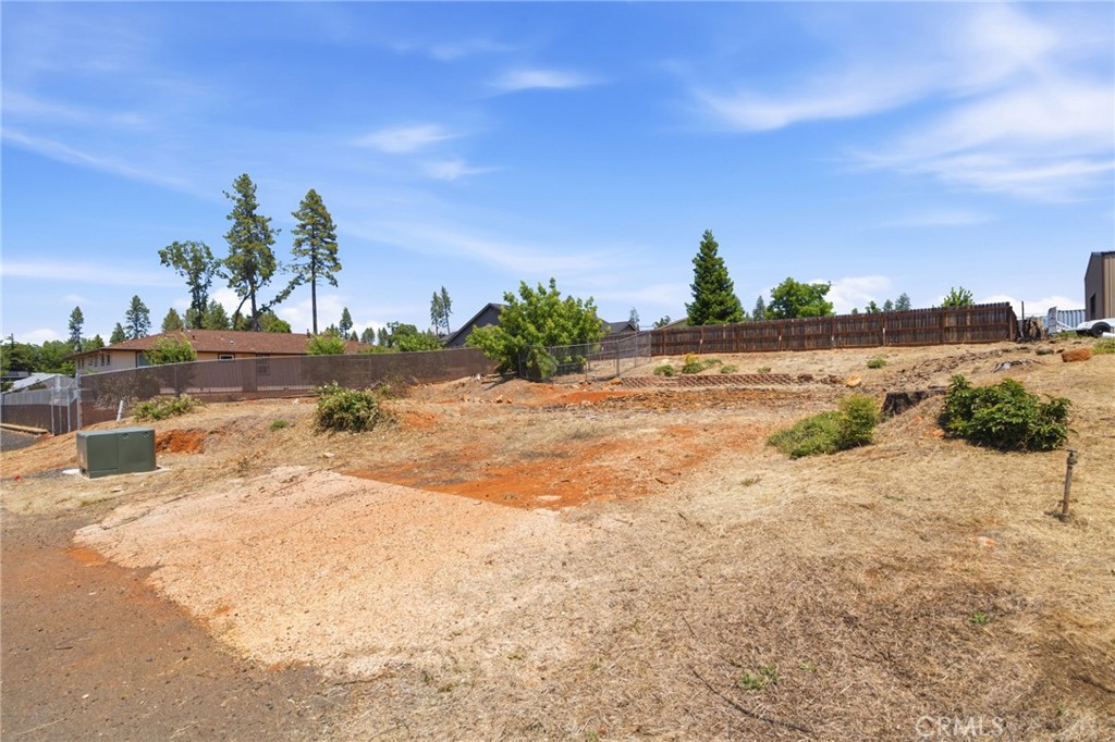 6122 Lois Property Photo 5