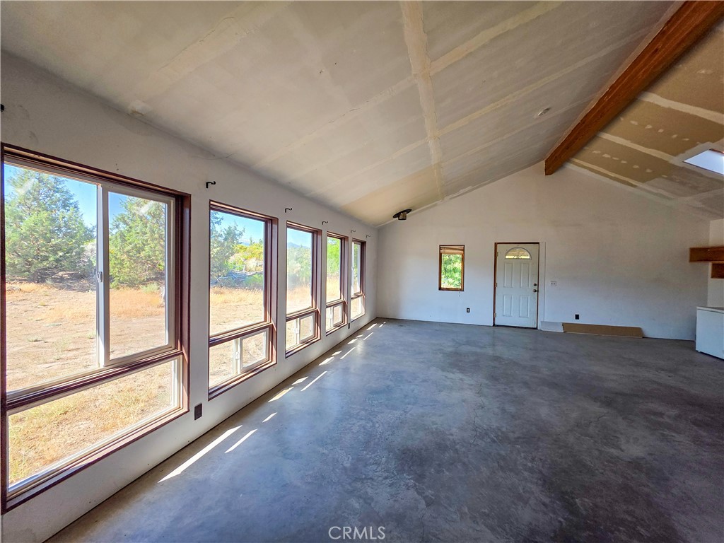 7021 Quarry Rd Property Photo 1