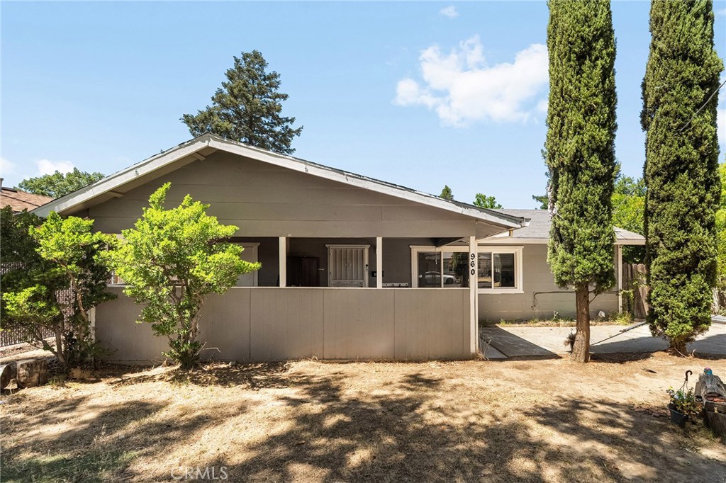 960 High Property Photo 1