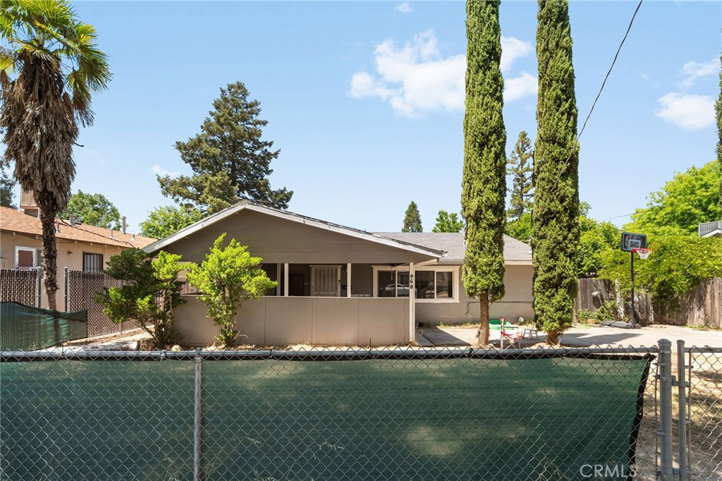 960 High Property Photo 3