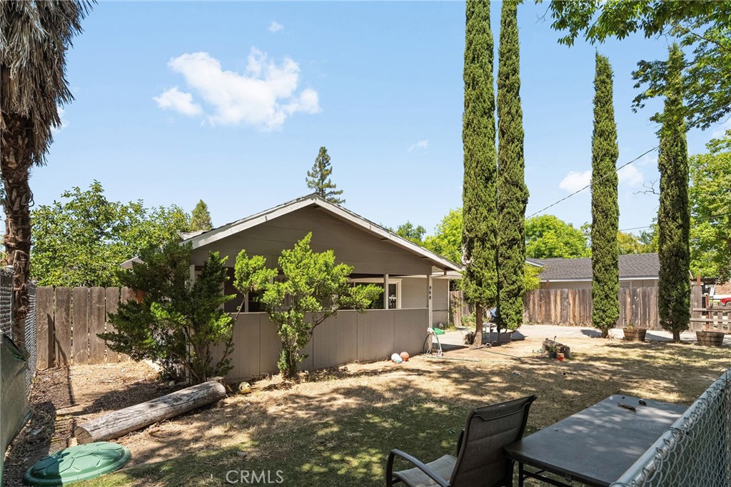 960 High Property Photo 4
