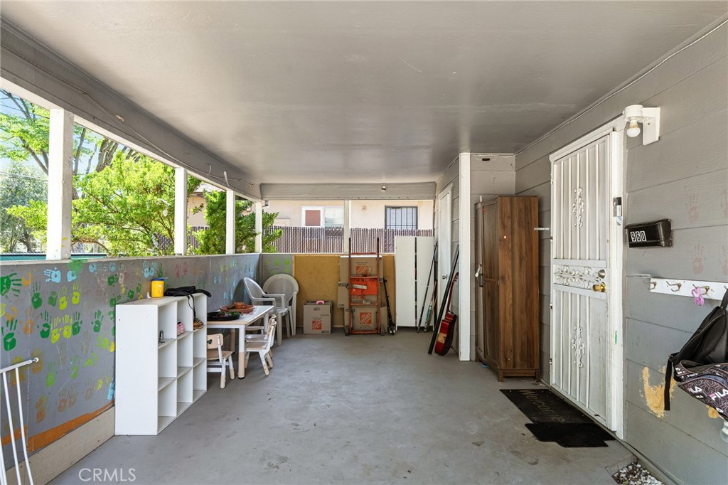 960 High Property Photo 5