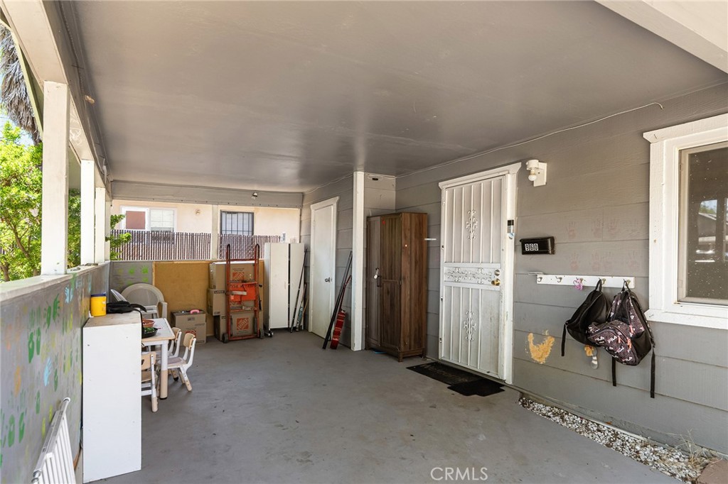 960 High Property Photo 6