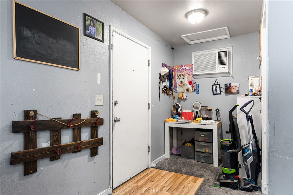 960 High Property Photo 7